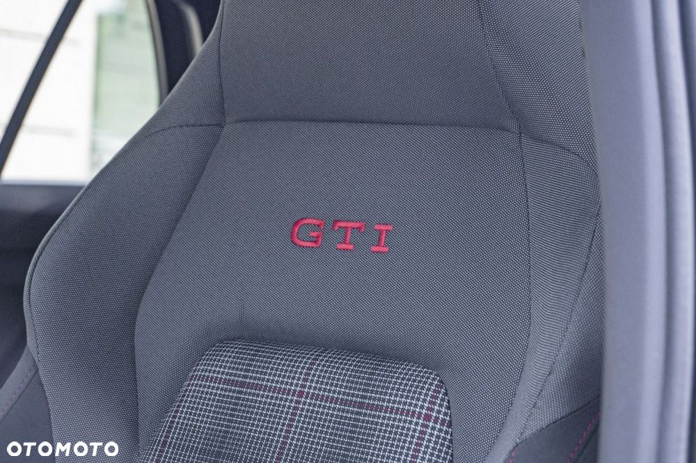 Volkswagen Golf - 20
