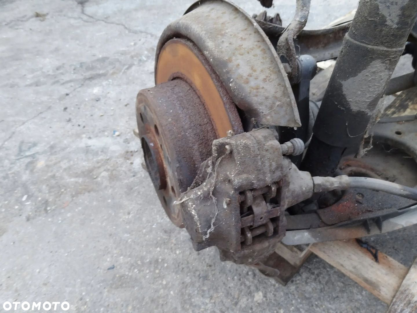 MB E-KLASA W124 2.5D 250D SEDAN BELKA OŚ ZAWIESZENIA TYŁ TYLNA - 6