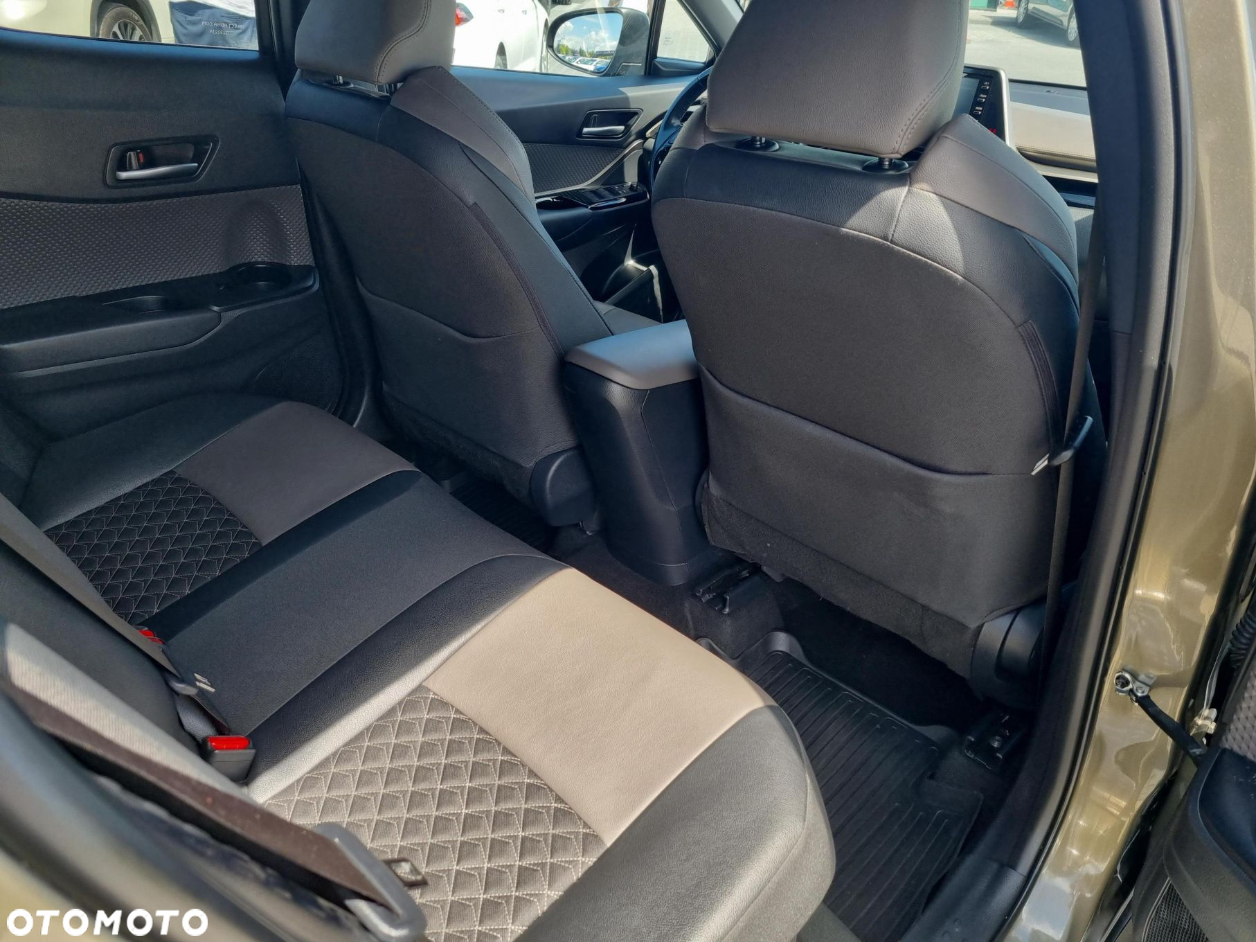 Toyota C-HR - 10