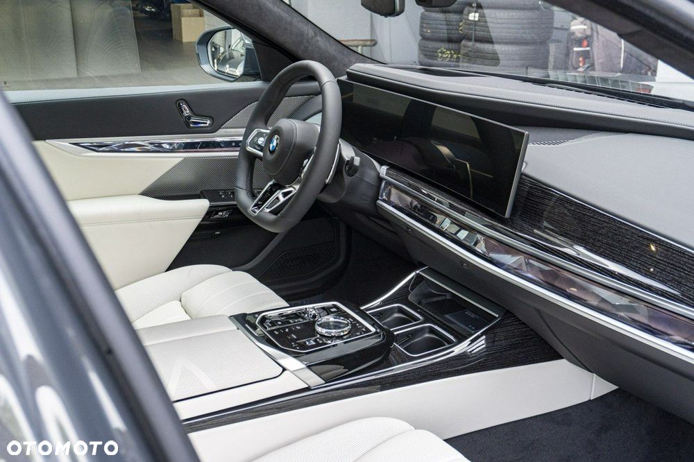 BMW Seria 7 - 28