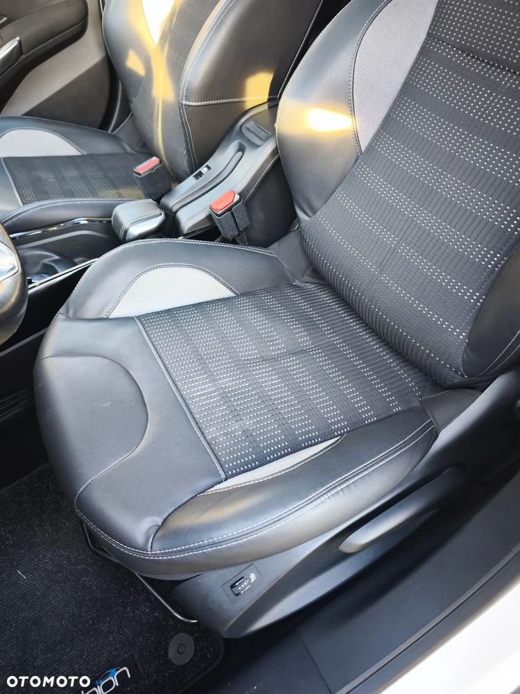 Peugeot 2008 - 12