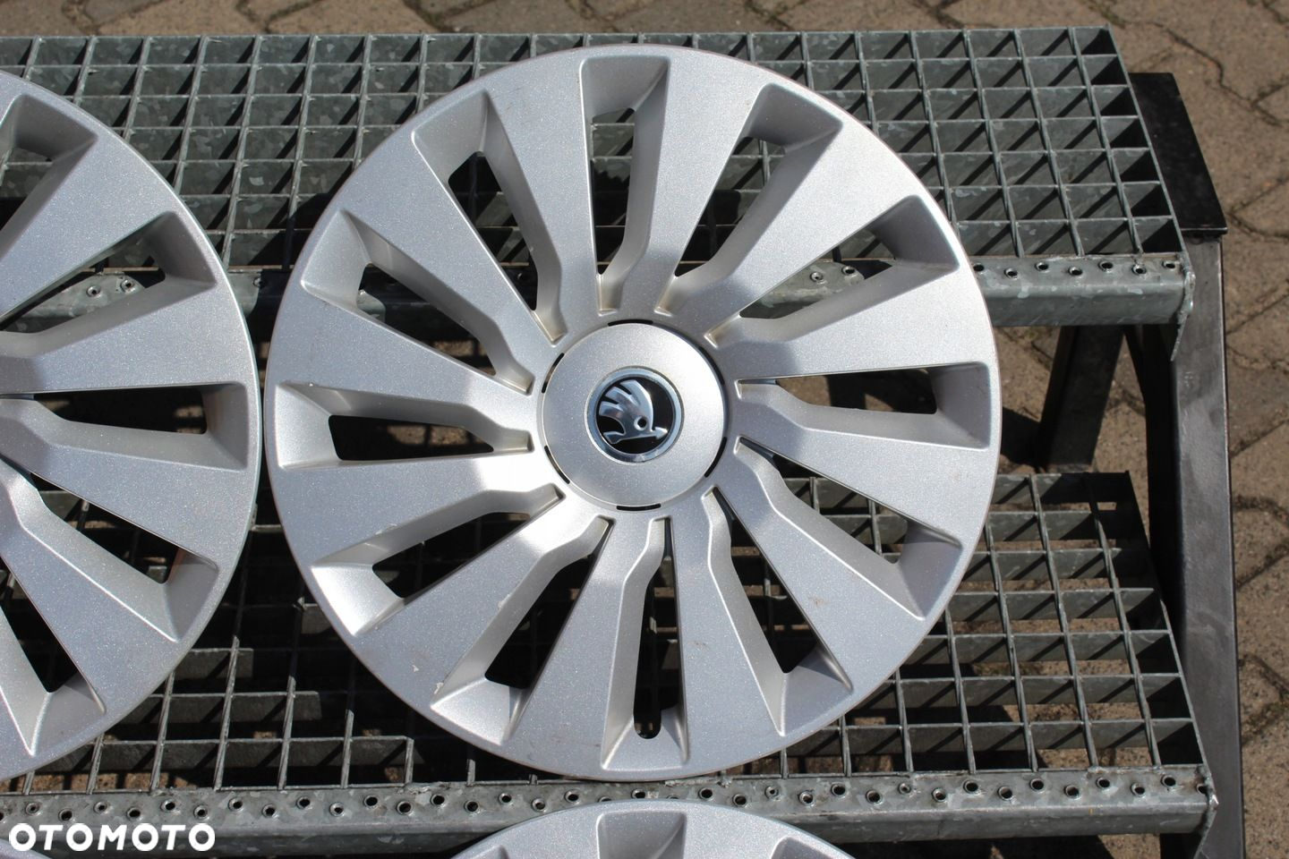 KOŁPAKI 16" SKODA OCTAVIA SUPERB ORYG 5E0.601.147G - 3