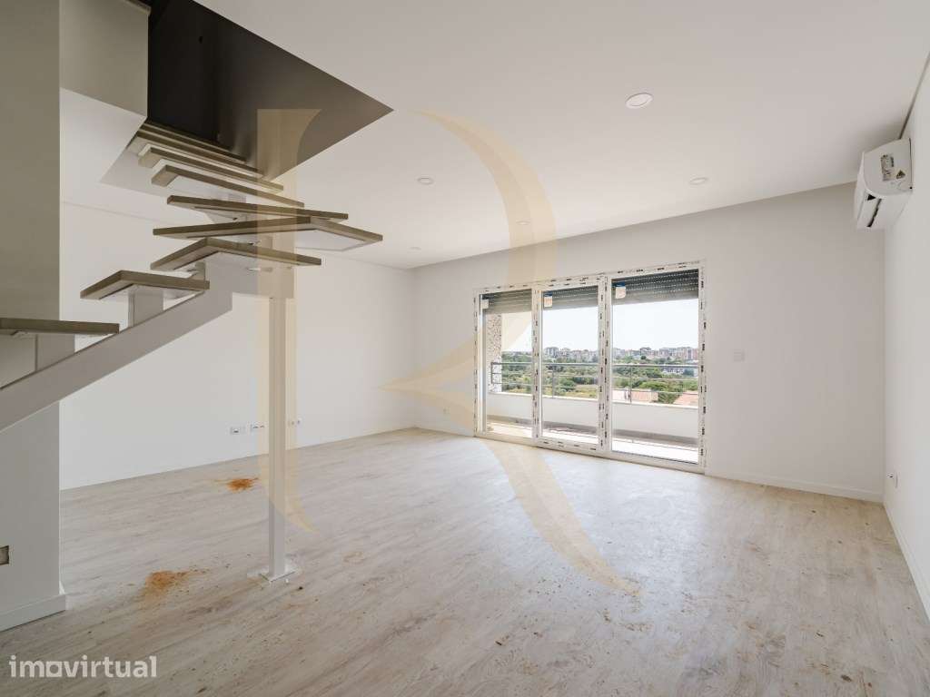 Apartamento T4 duplex com elevador, parqueamento e terraço em condo... - Grande imagem: 3/21