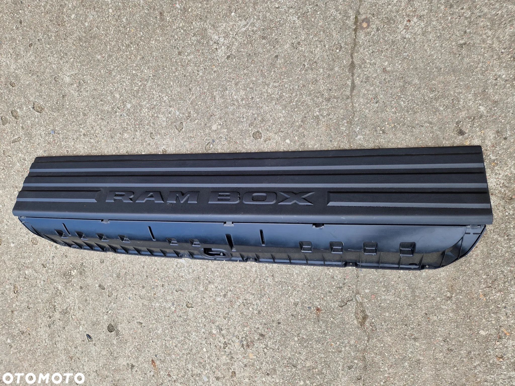 Dodge RAM V 1500 19- lewy schowek RAMBOX pokrywa paki - 1