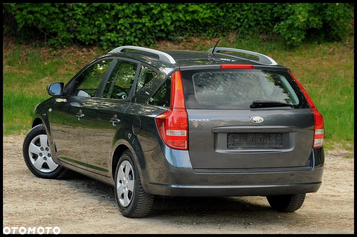Kia Ceed - 21