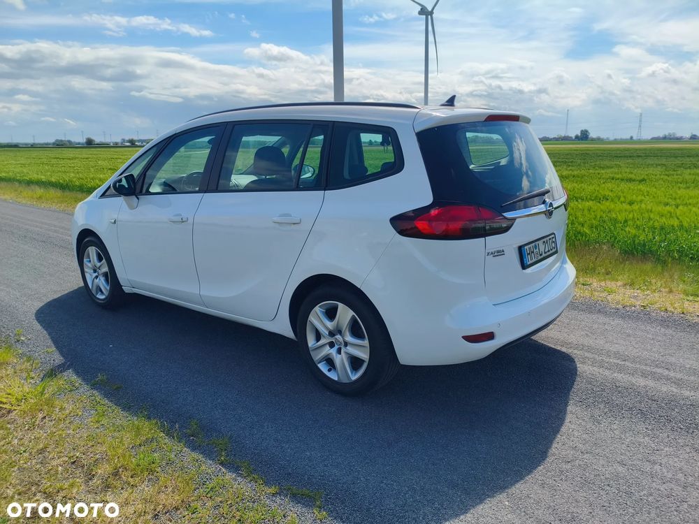 Ford Kuga 2.0 TDCi 2x4 Titanium - 5