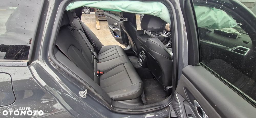 BMW Seria 3 320d Touring xDrive M Sport - 9