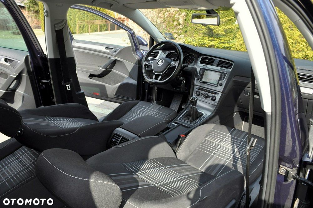 Volkswagen Golf - 24