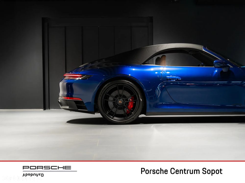 Porsche 911 Carrera GTS Cabrio - 11