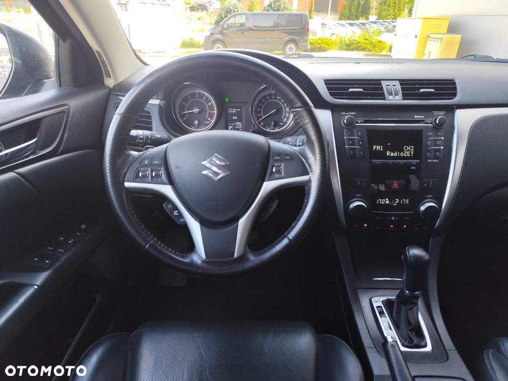Suzuki Kizashi 2.4 Sport 4WD CVT - 11