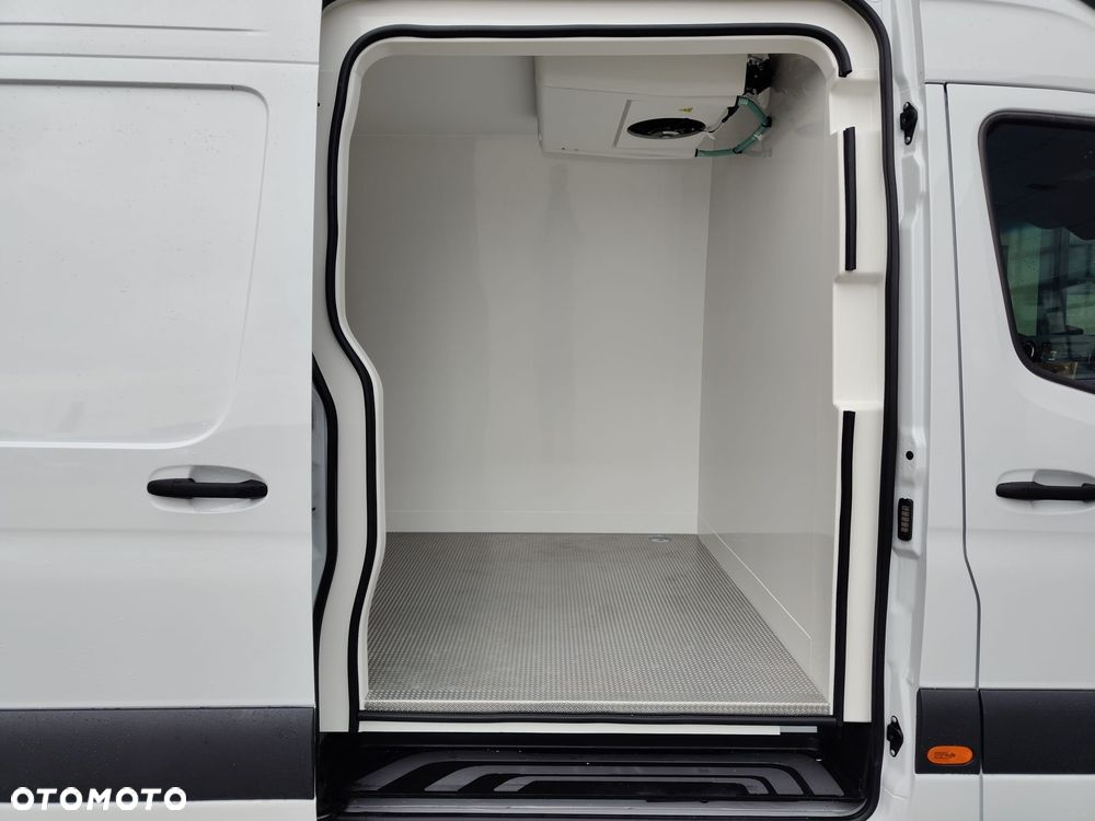 Mercedes-Benz Sprinter - 16