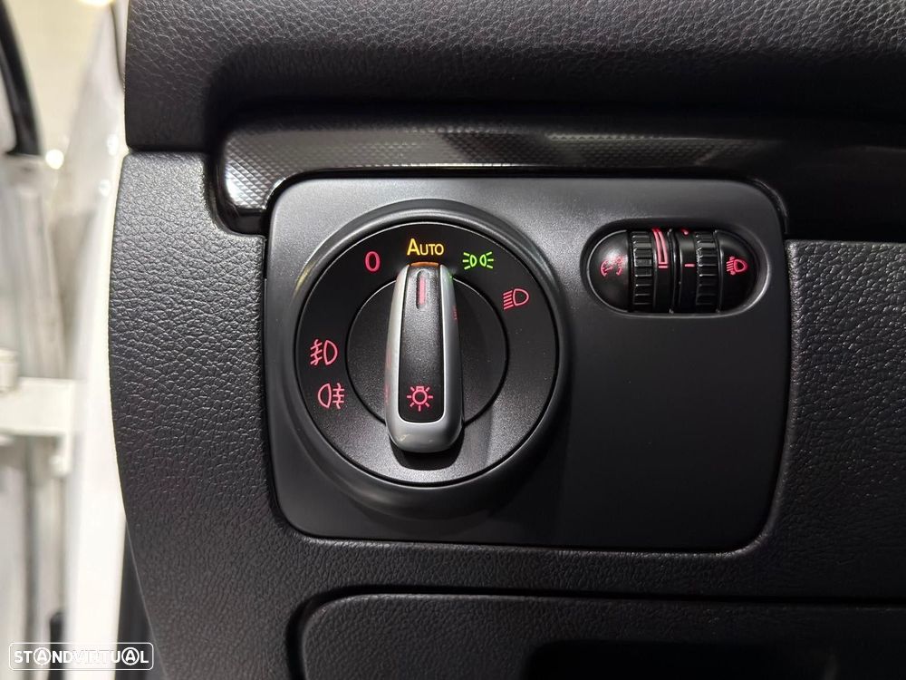 VW Golf 2.0 TDi Confortline - 23