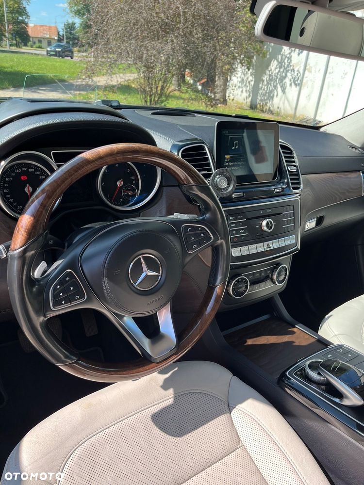 Mercedes-Benz GLS - 26