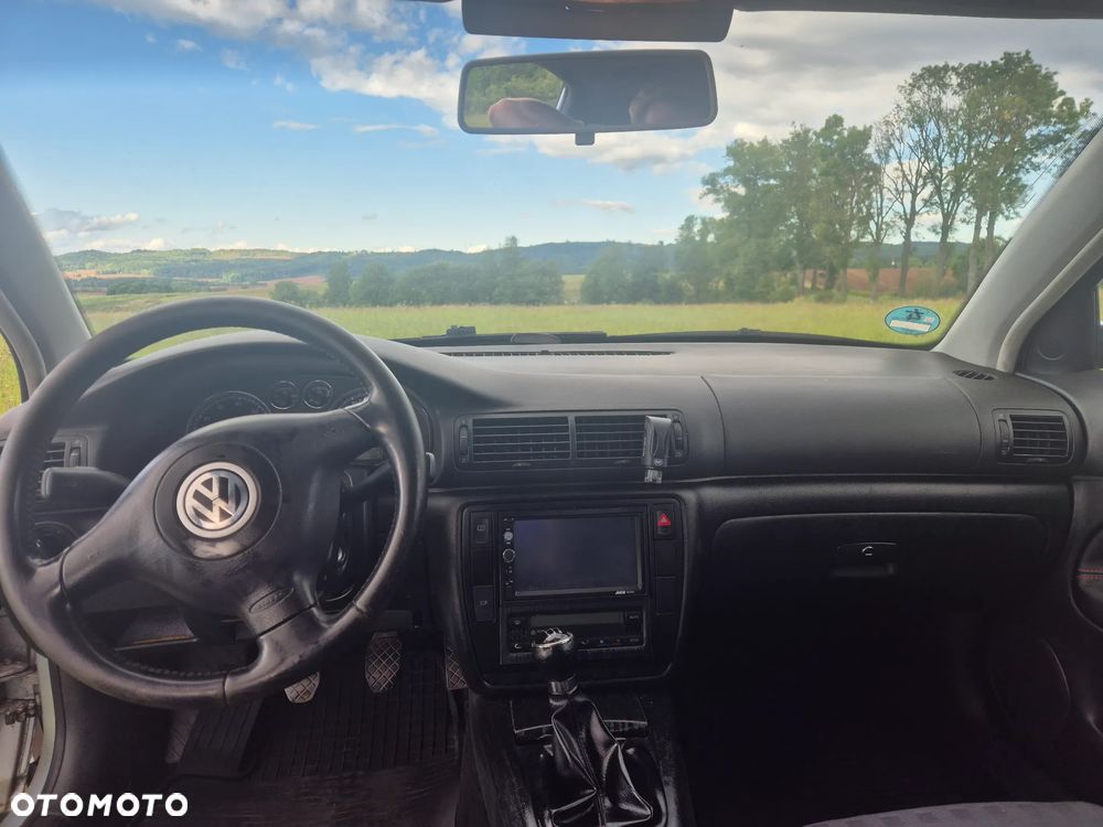 Volkswagen Passat 1.6 Exclusive - 11