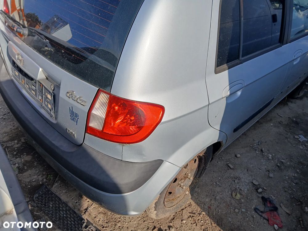 hyundai getz 5S fotel fotele kanapa deska kokpit podsufitka boczek boczki klamka podłokietnik licznik - 2