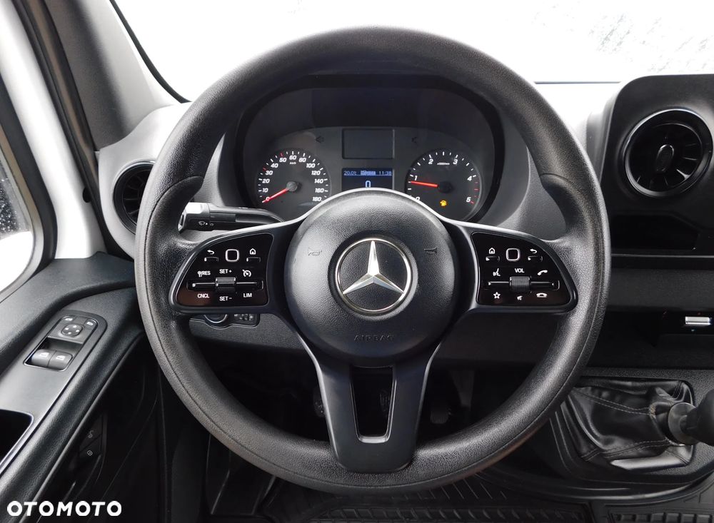Mercedes-Benz Sprinter - 10