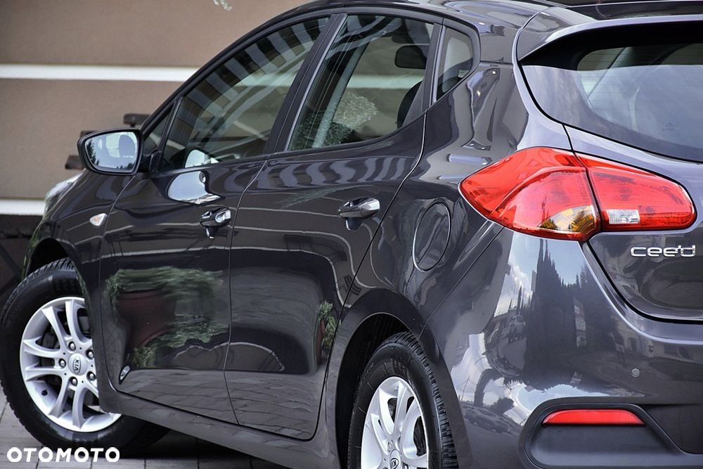 Kia Ceed 1.4 L - 12