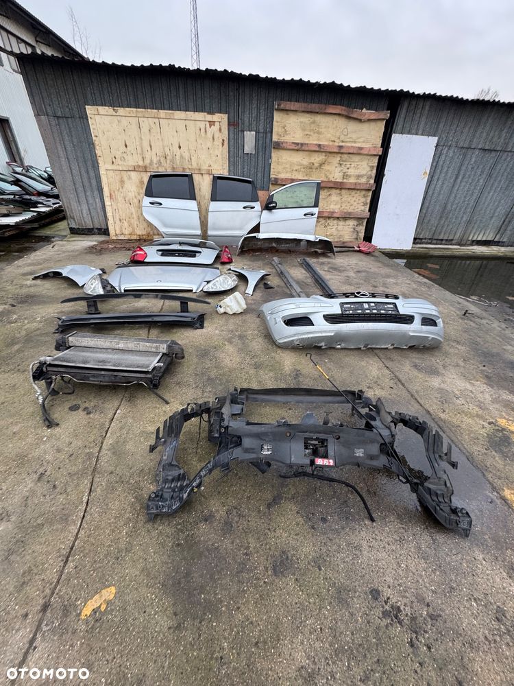 Mercedes a klasa w169 kolor srebrny 761 lampy przód prawa lewa przednie tylnie tył maska błotnik prawy lewy podszybie dysze spryskiwacza osłona plastik na masce wlot maski lampy tył drzwi prawe lewe przednie tylnie pas przedni chłodnice podszybie zderzak przód przedni progi - 16