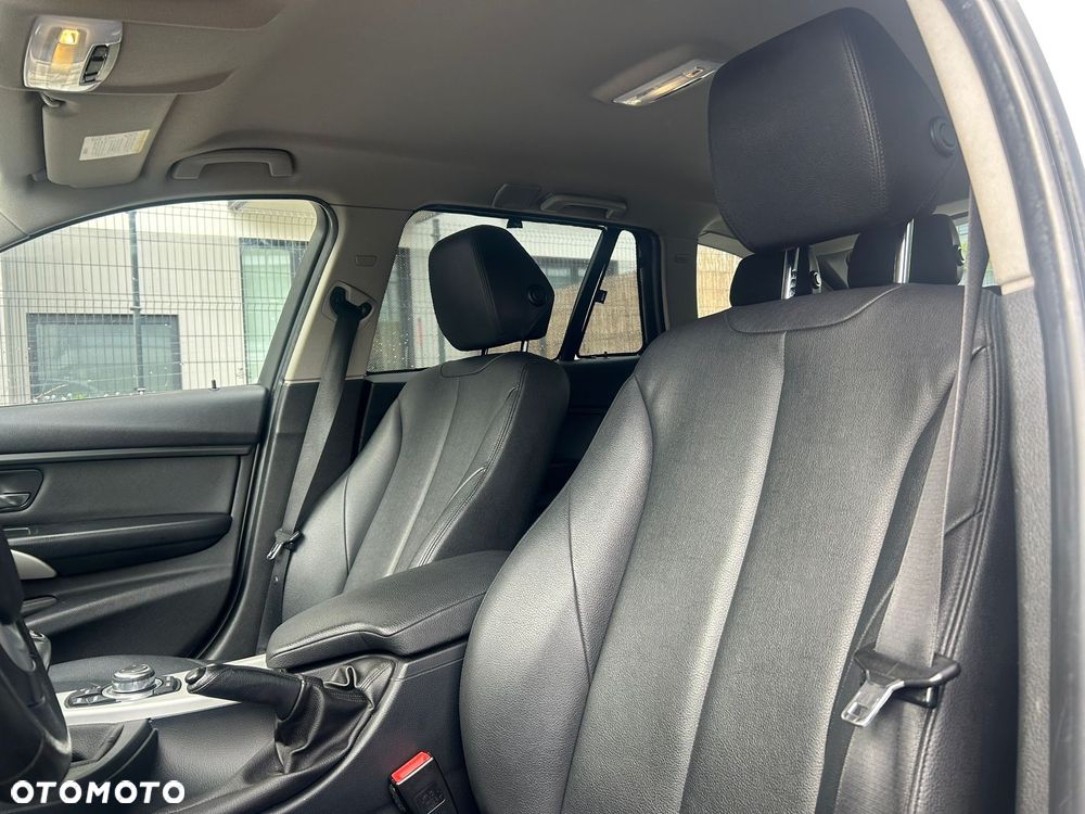BMW Seria 3 318d Luxury Line - 26