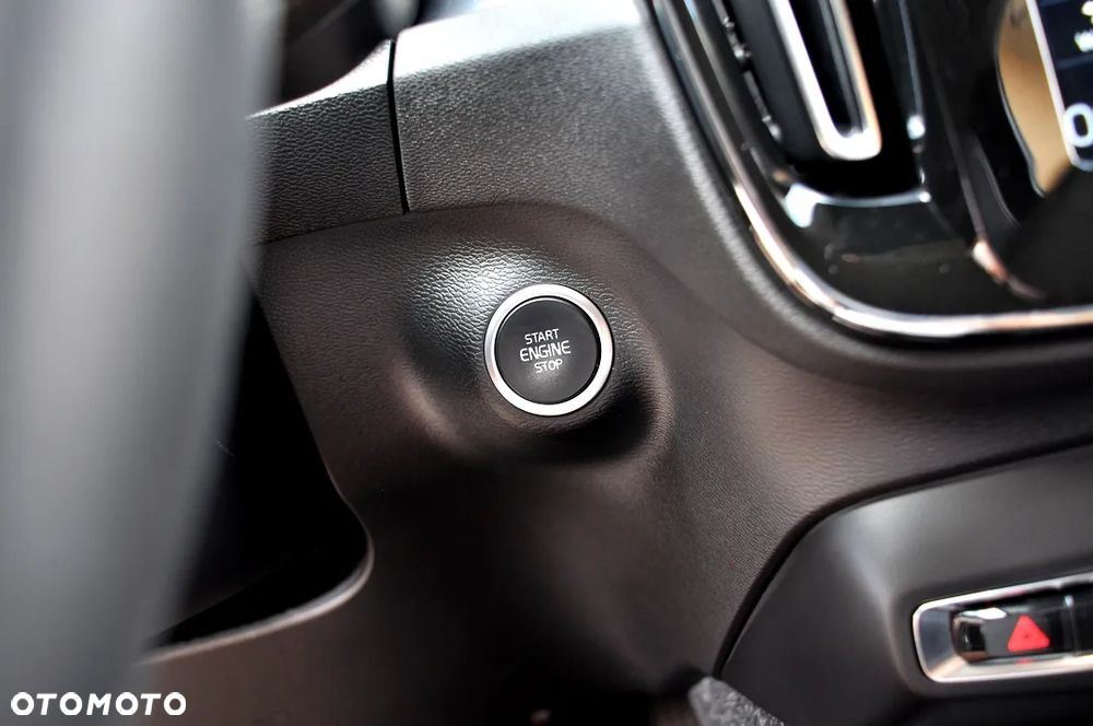 Volvo XC 40 T3 Momentum - 25