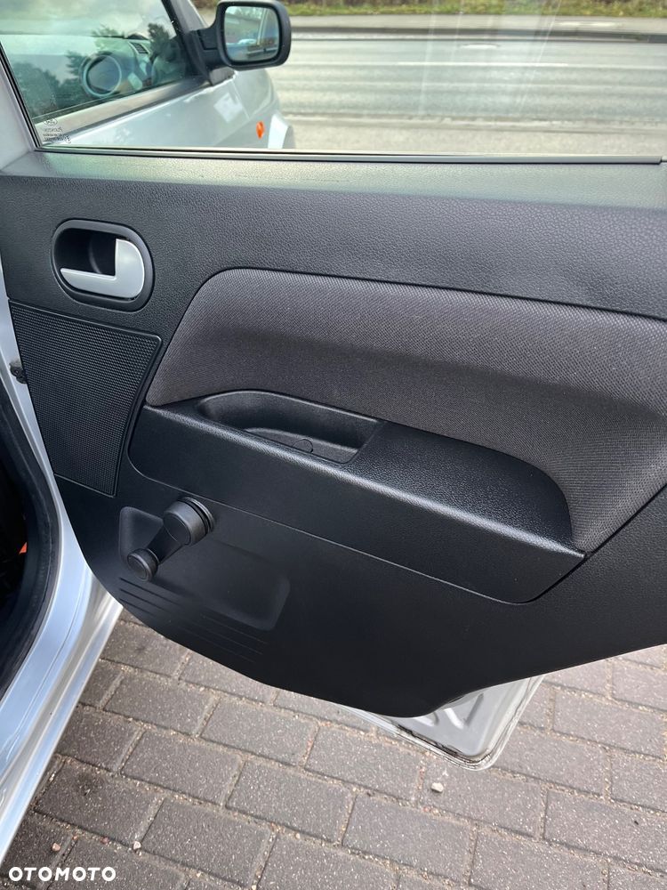 Ford Fusion 1.4 Fun - 23