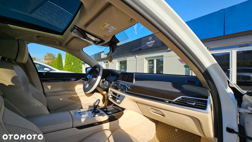 BMW Seria 7 730d xDrive - 25