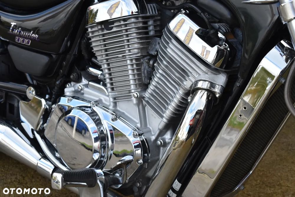 Suzuki Intruder - 36