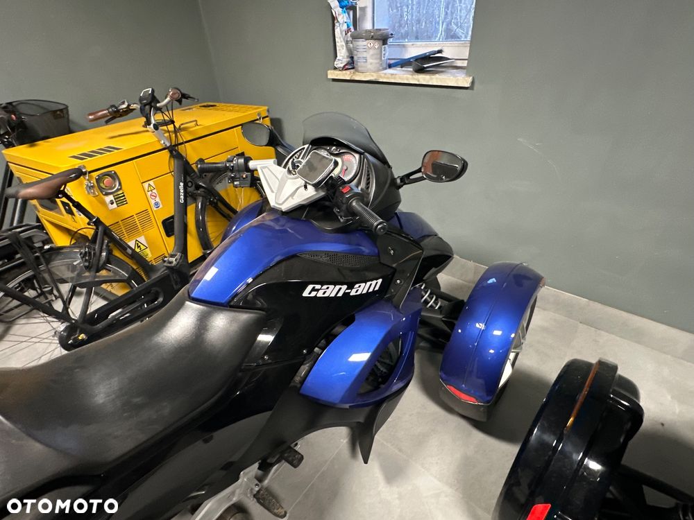 Can-Am Spyder - 11