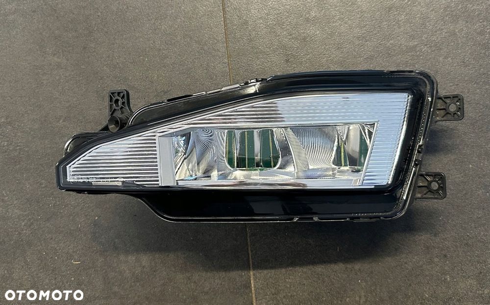 Przednie światło przeciwmgielne prawe VW Passat nowa 3G0941700 - 1