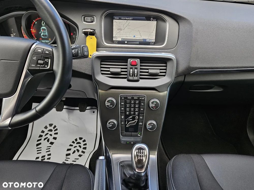 Volvo V40 D2 Momentum - 23