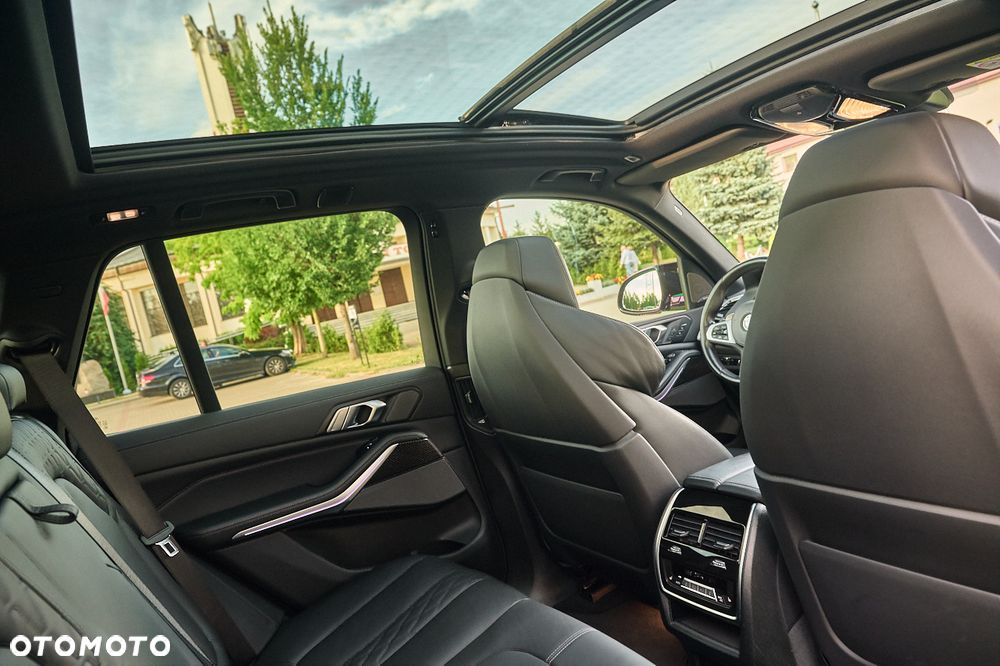 BMW X5 M M50i - 32