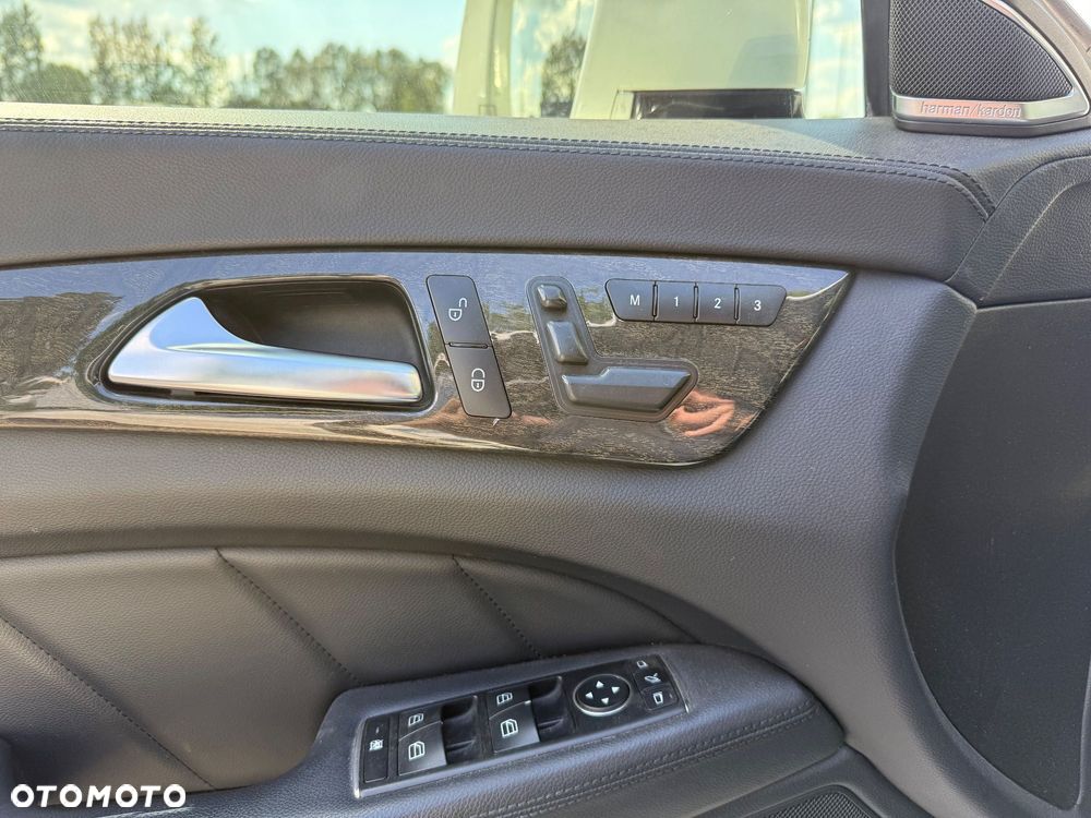 Mercedes-Benz CLS 500 4-Matic BlueEff - 12