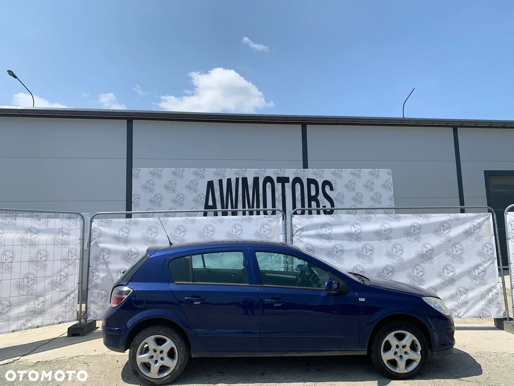 OPEL ASTRA 2008 *SAMOCHÓD NA CZĘŚCI* 1103 MASKA, LAMPA, DRZWI, LUSTERKO, ZDERZAK, GRILL, BŁOTNIK, KLAPA, BELKA, DESKA, FOTELE, KANAPA, ĆWIARTKA KIEROWNICA, TARCZE, ZACISKI, ZAWIESZENIE, KOMPLETNY PRZÓD, KOMPLETNY TYŁ, LICZNIK, ZEGARY, PRAWE LEWE PRZÓD TYŁ - 1