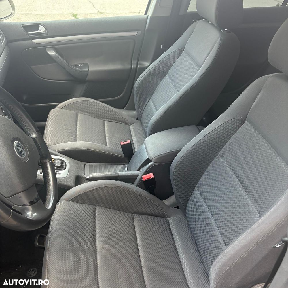 Volkswagen Golf - 10