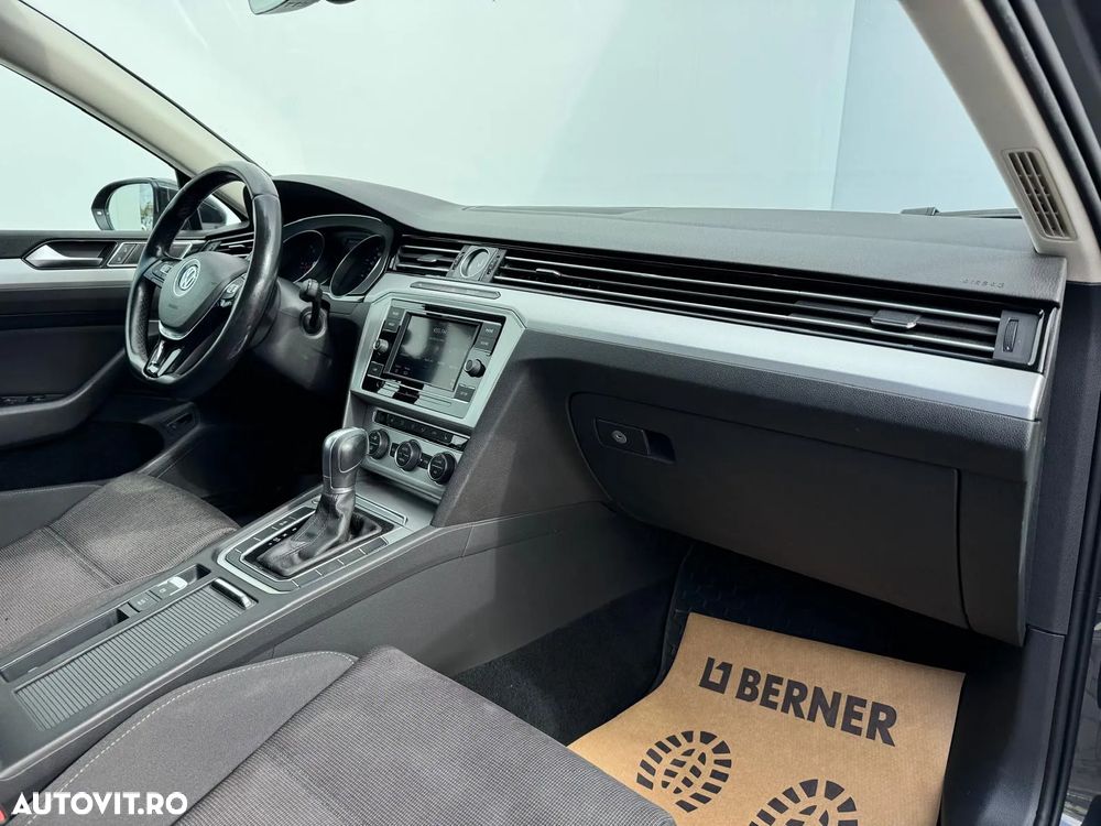 Volkswagen Passat - 11