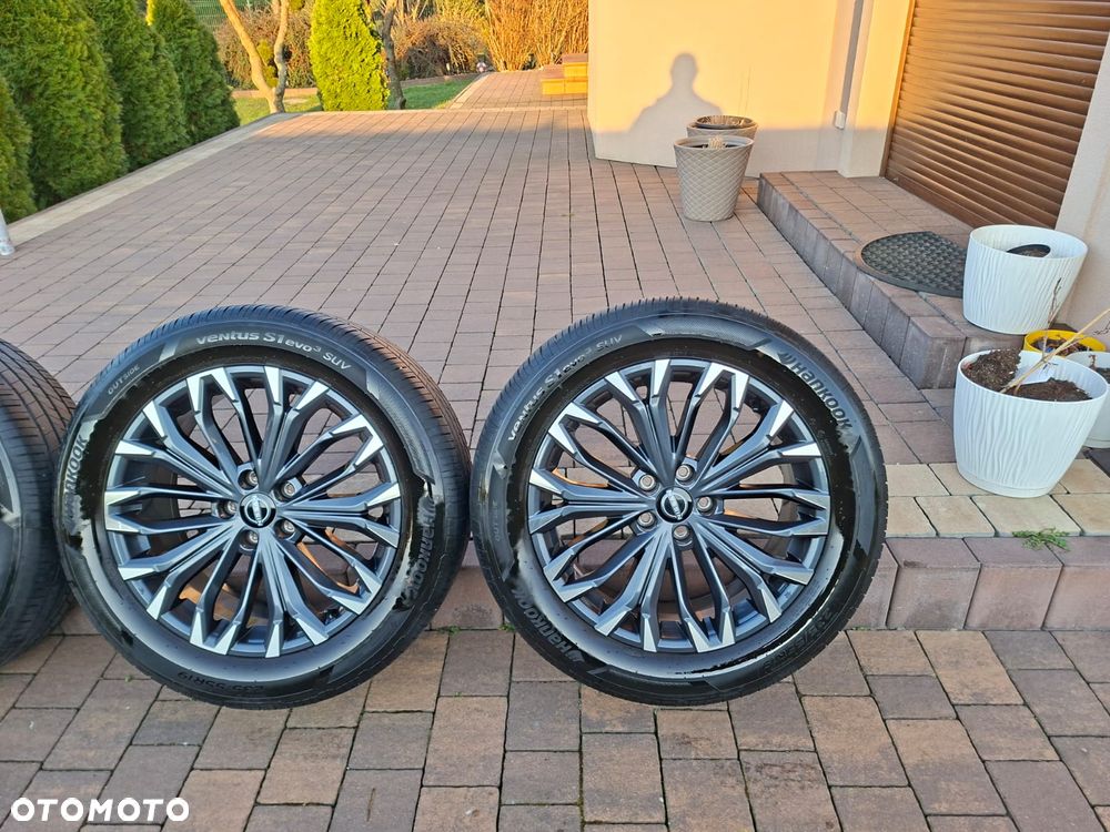 Kpl oryginalnych felg z oponą do Nissan - 20