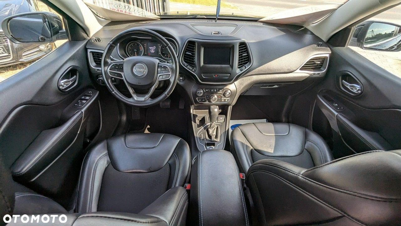 Jeep Cherokee - 19