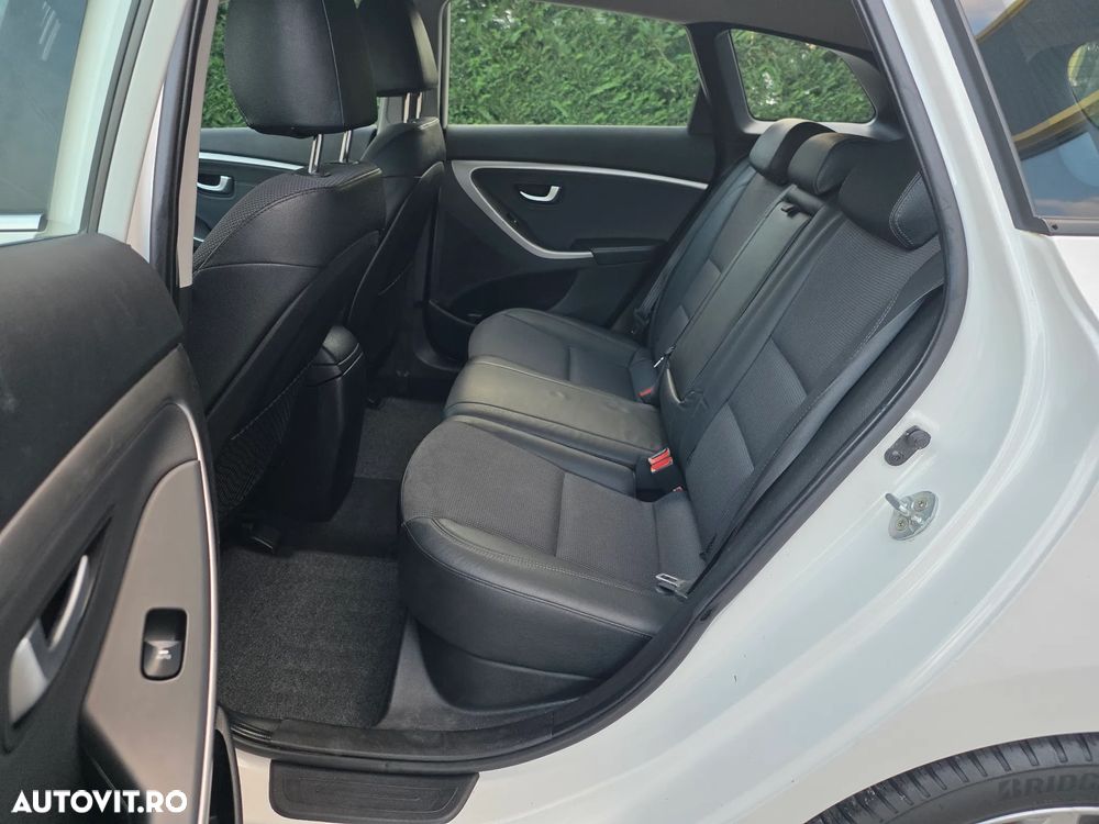 Hyundai i30 1.6 CRDI Automatik Style - 14