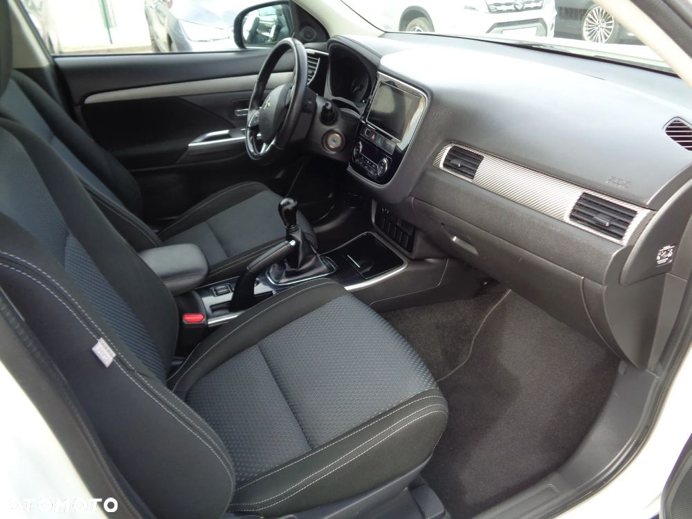 Mitsubishi Outlander 2.0 2WD Diamant Edition - 23