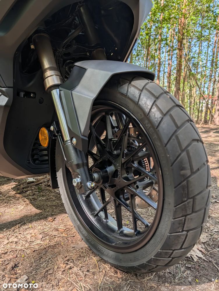 Honda ADV350 - 9