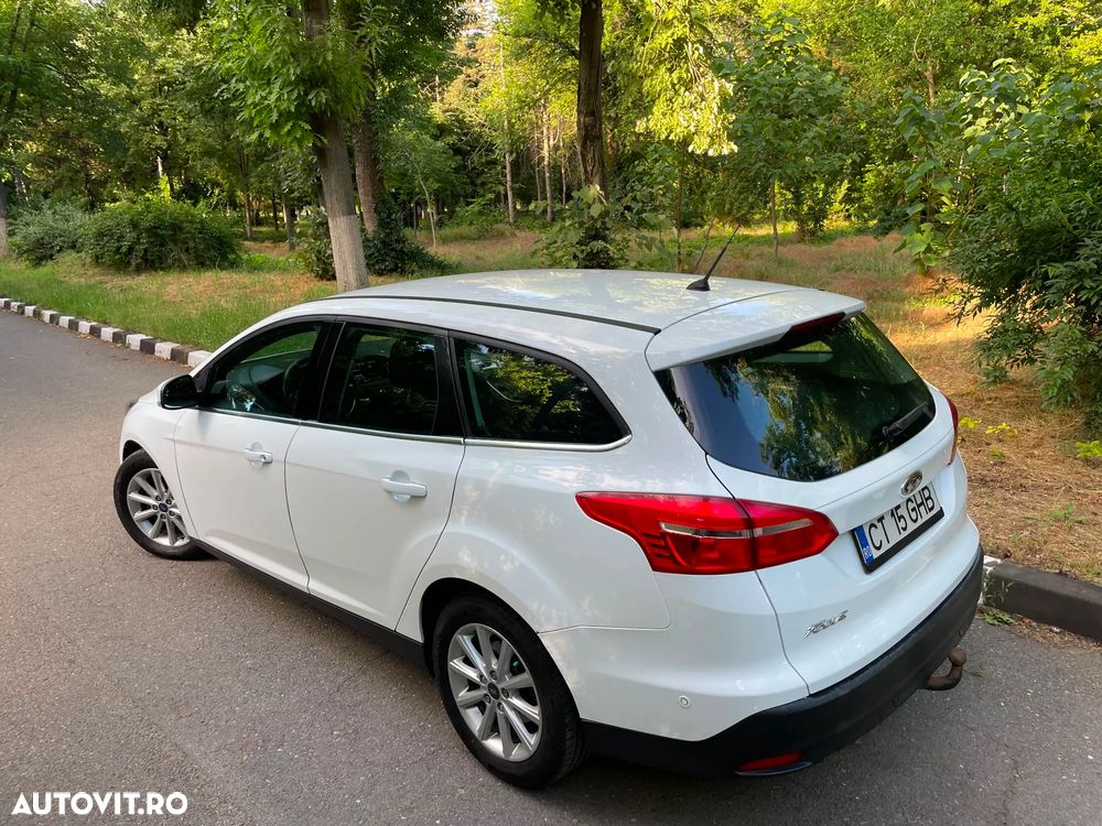 Ford Focus 1.5 TDCi Powershift Titanium - 4