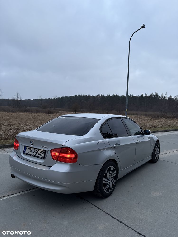 BMW Seria 3 320i - 3