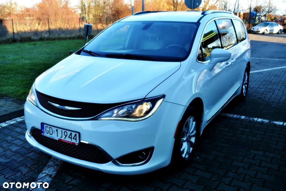 Chrysler Pacifica - 1