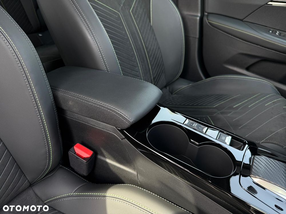 Peugeot 2008 1.2 PureTech GT S&S EAT8 - 32