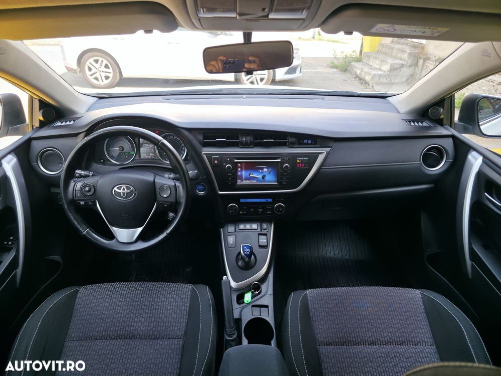 Toyota Auris 1.8 L VVT-i Hybrid Sol - 4