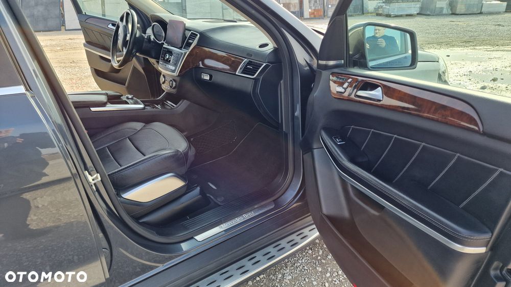 Mercedes-Benz GL - 13