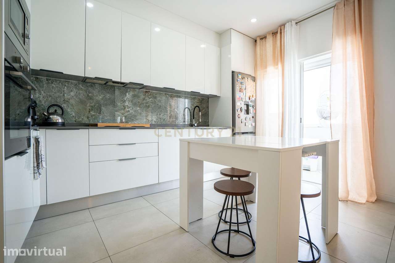Apartamento T3 - 1º Andar totalmente Renovado - Grande imagem: 2/18