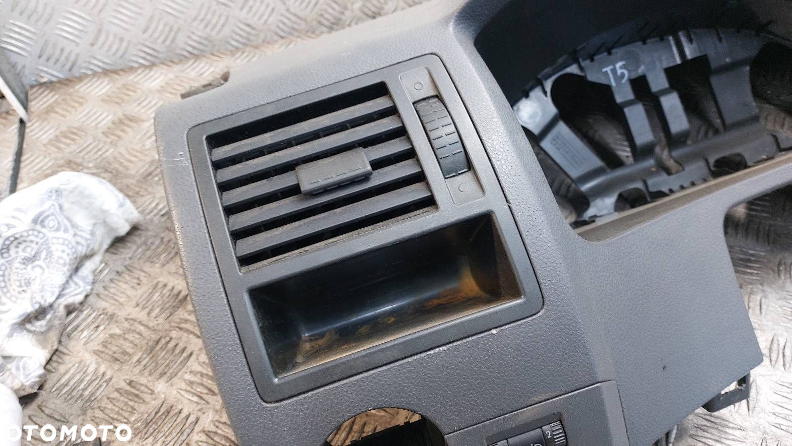 KOKPIT DESKA ROZDZIELCZA VW TRANSPORTER T5 - 6