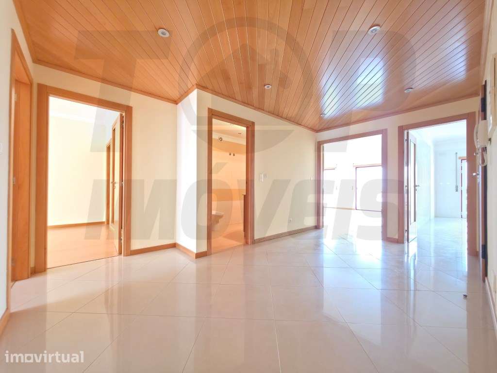 Apartamento T3 com Parqueamento - Urb. das Oliveirinhas - Samora Co... - Grande imagem: 3/29