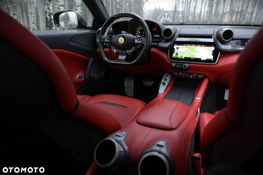 Ferrari GTC4Lusso - 10